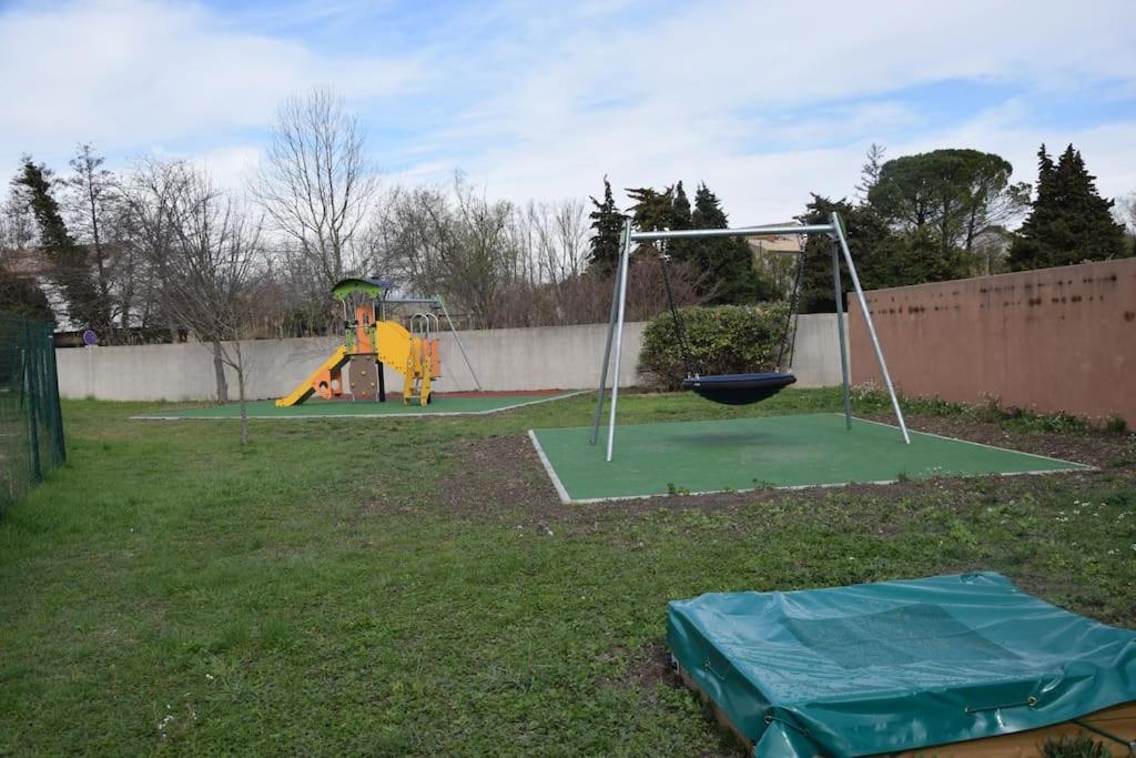 Le Petit Bonheur - Place Parking Privee - Clim - Terrasse - Piscine Partagee - Proche Parc Spirou Saint-Saturnin-lès-Avignon 외부 사진