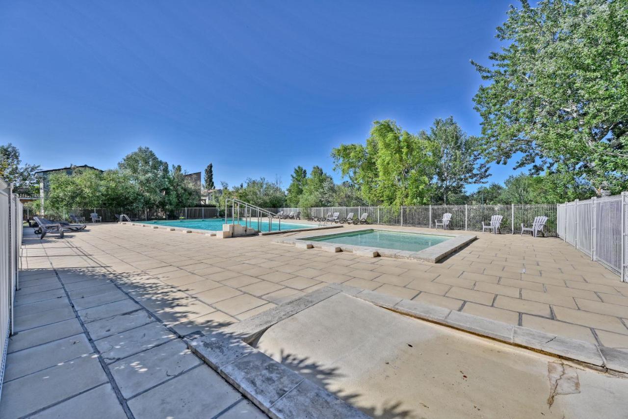 Le Petit Bonheur - Place Parking Privee - Clim - Terrasse - Piscine Partagee - Proche Parc Spirou Saint-Saturnin-lès-Avignon 외부 사진
