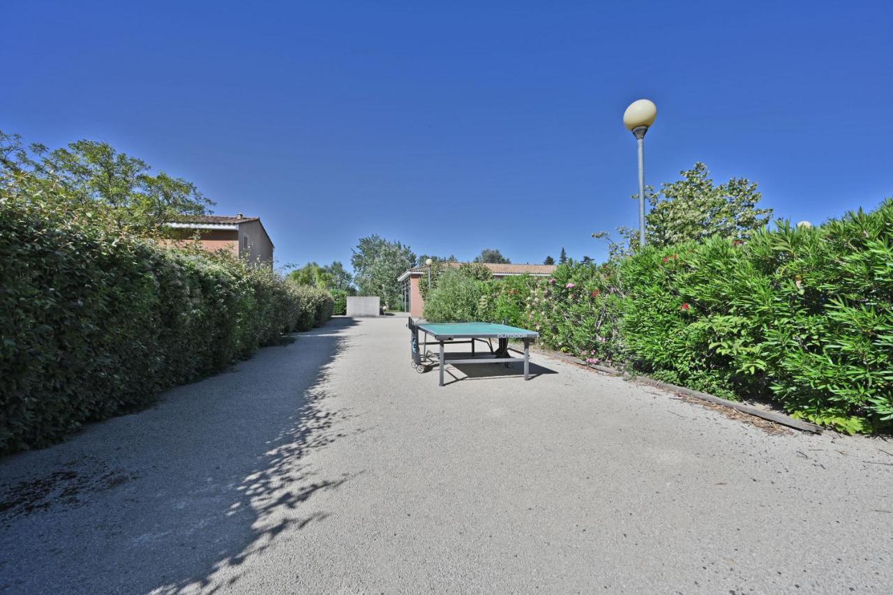 Le Petit Bonheur - Place Parking Privee - Clim - Terrasse - Piscine Partagee - Proche Parc Spirou Saint-Saturnin-lès-Avignon 외부 사진
