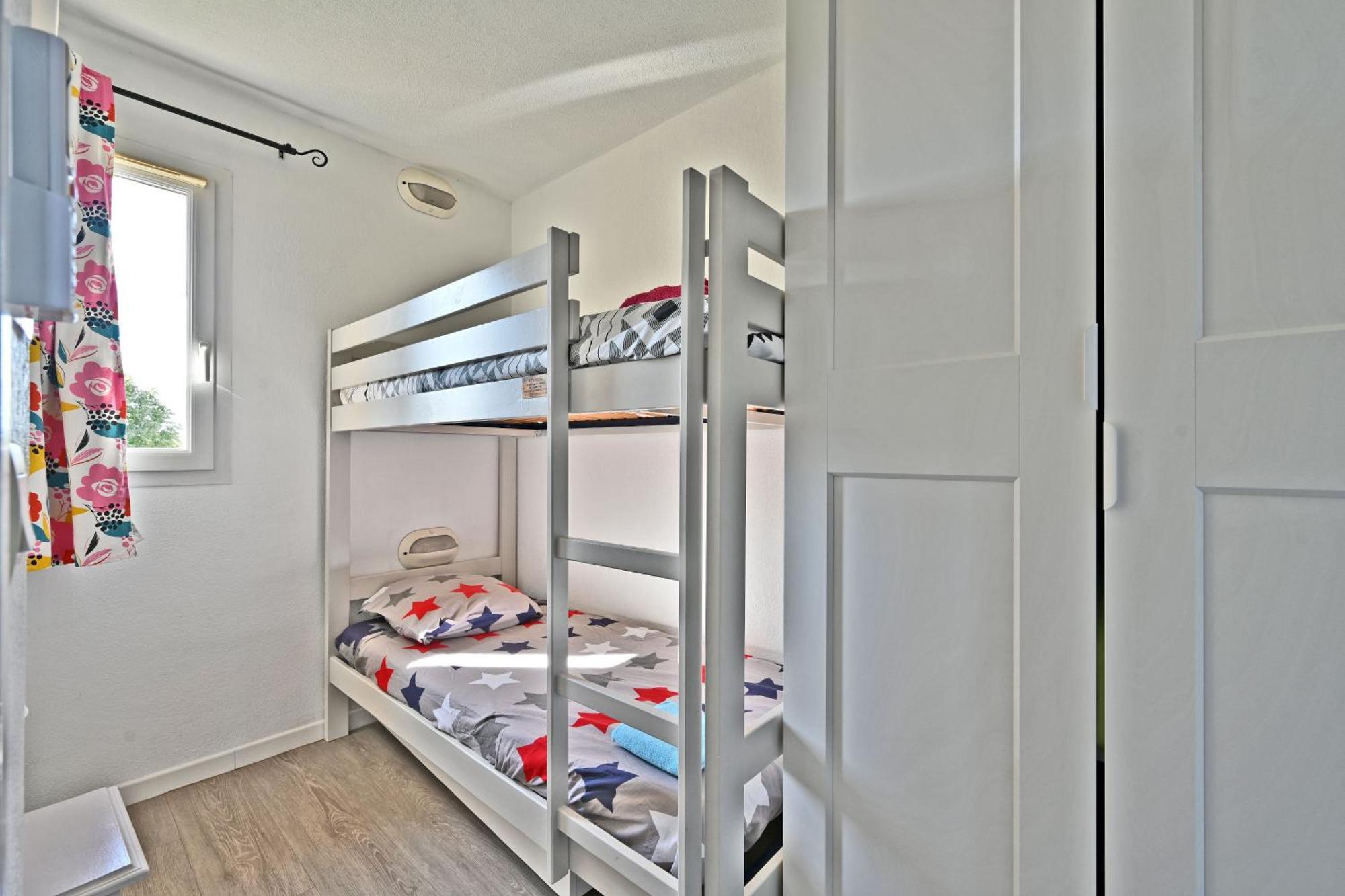 Le Petit Bonheur - Place Parking Privee - Clim - Terrasse - Piscine Partagee - Proche Parc Spirou Saint-Saturnin-lès-Avignon 외부 사진