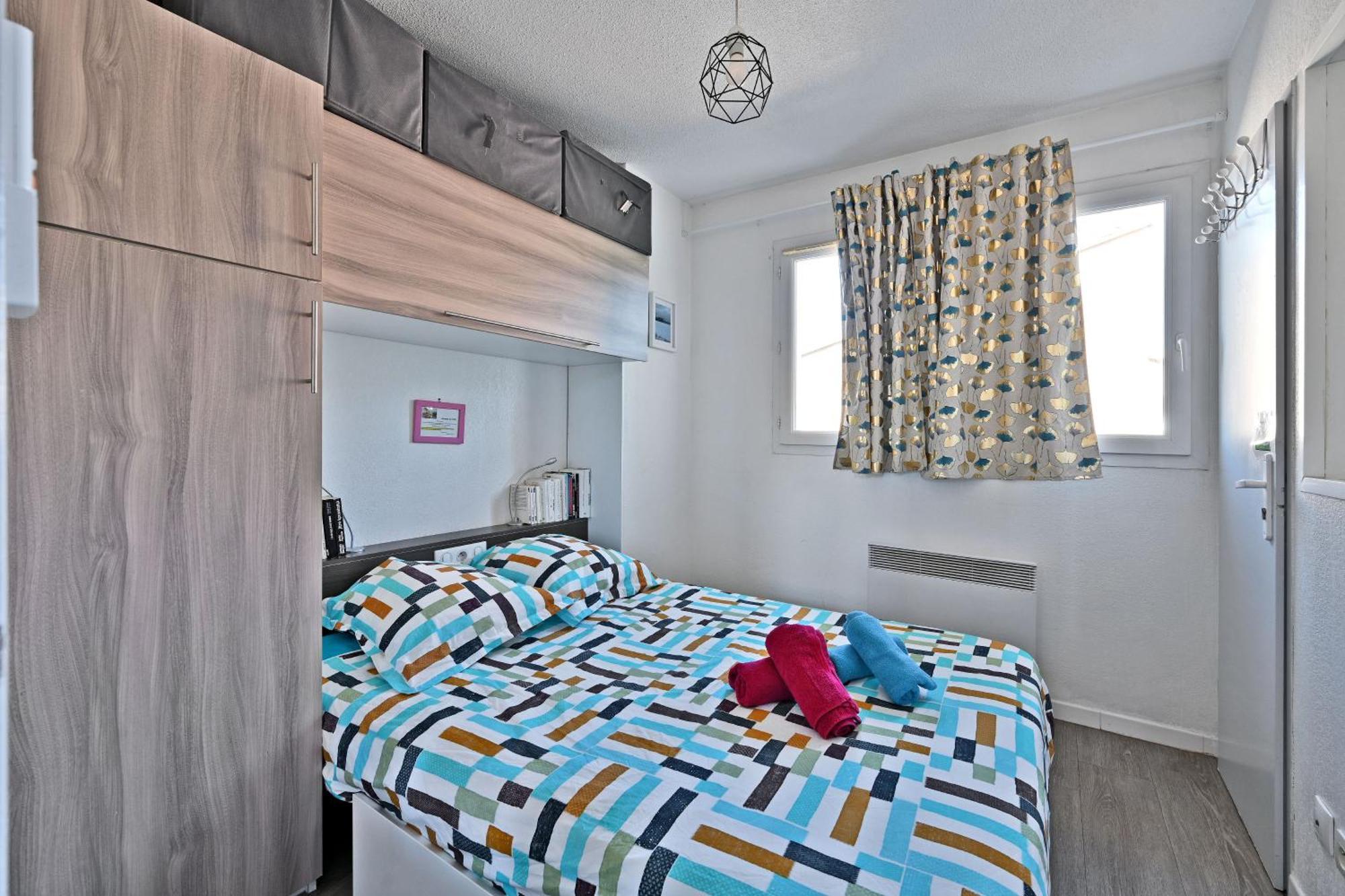 Le Petit Bonheur - Place Parking Privee - Clim - Terrasse - Piscine Partagee - Proche Parc Spirou Saint-Saturnin-lès-Avignon 외부 사진